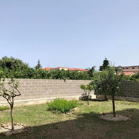La Brisa Aparthotel Capo dʼOrlando Exteriör bild